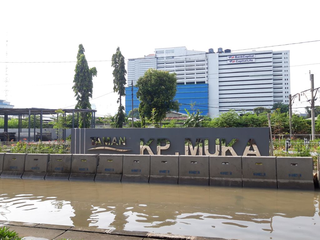 Pantauan pukul 08.30 WIB, rob menggenangi Jalan RE Martadinata Jakut. (Foto: Rakha/detikcom)