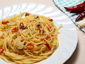 Pasta Aglio Olio Daun Jeruk ala Tyna Kanna Viral, Ini Resepnya!