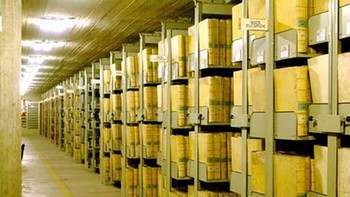 7. Perpustakaan Rahasia Vatikan: perpustakaan di kota Vatikan ini konon lokasi menyimpan berbagai literatur penting berisi sejarah dunia yang tidak diungkap ke publik. Sebagian koleksinya memang bisa diakses misalnya oleh akademisi dengan izin khusus, namun ada yang tetap dirahasiakan.  Foto: Unwired