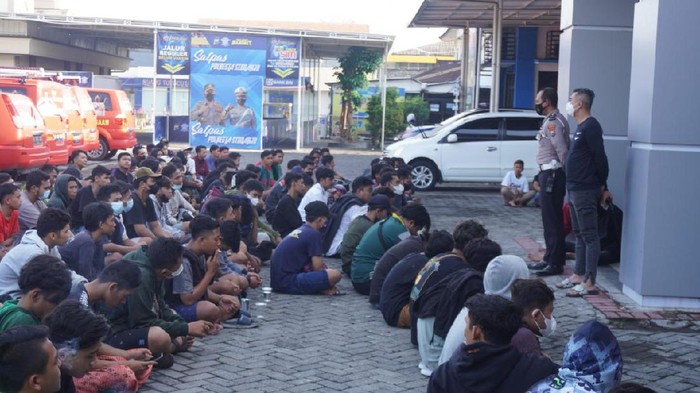 Polisi Amankan 141 Motor Yang Lakukan Balap Liar di Jalan Arteri Porong
