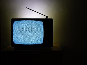 Cerita Warga Sidoarjo Kaget Mengira TV-nya Rusak Padahal Belum Punya STB