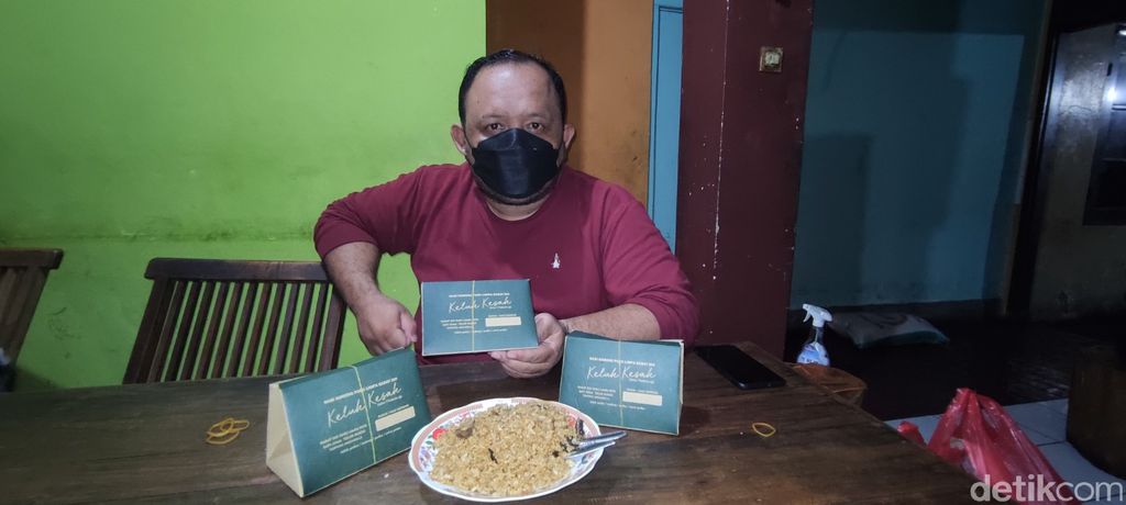 Viral Nasi Goreng Babat Dimasak Pakai Sekop, Ini Kisah Penjualnya