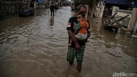 Tidak dijelaskan secara detail RT mana saja yang terdampak banjir pasang air laut itu.