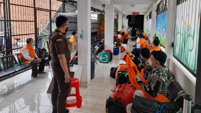 14 Tahanan Kasus Suap Jual-Beli Jabatan Bupati Probolinggo Dititipkan ke Kejati Jatim