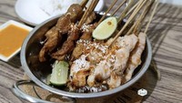 Di Sate Taichan Nyot-nyot yang punya 40 cabang di Indonesia, ada menu sate taichan daging ayam yang kombinasi kulit ayamnya enak banget. Foto: Official Instagram Shop
