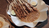 Mampir ke Sate Bang Yoyo cabang Tebet atau Kuningan, di sini menyediakan serba sate taichan goreng kekinian yang tidak akan bikin bosen. Foto: Official Instagram Shop