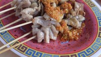Paling laris di daerah Tebet, Kedai Uncle Do ini menjual aneka serba-serbi taichan. Mulai dari sayap, sate kulit, sate ayam yang sambalnya pedas nendang. Foto: Official Instagram Shop