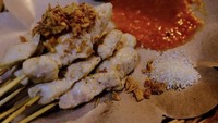Tusukan Koko di Palmerah, menu sate taichan kekiniannya cukup beragam. Mulai dari yang klasik seperti taichan ayam dan kulit, sampai taichan telur gulung pedas mantap. Foto: Official Instagram Shop