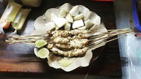 Tak bisa lepas dari menu krispi renyah? Wajib coba sate taichan ekstra krispi buatan Tusuk Mangkok Sate Taichan di Antasari. Foto: Official Instagram Shop