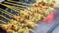 Jajan di Taichan Bang Raboy yang ada di Kemang sampai Veteran, menu andalannya ada sate kulit dan daging taichan yang pastinya ketagihan. Foto: Official Instagram Shop