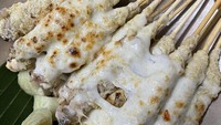Mampir ke Sate Taichan Retro di Pamulang, wajib nih pesan sate taichan spesial moza. Menu populer ini cocok untuk penggemar sate taichan keju. Foto: Official Instagram Shop