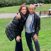 Donna Latief sendiri sebelumnya bekerja sebagai pembawa berita. Dirinya cukup populer di era 2000-an. Usai menikah dengan Abdul Latief, Donna pun memutuskan menjadi mualaf. Dia kemudian mengubah namanya yang sebelumnya Donna Luisa Maria. Foto: Instagram/@donna.latief