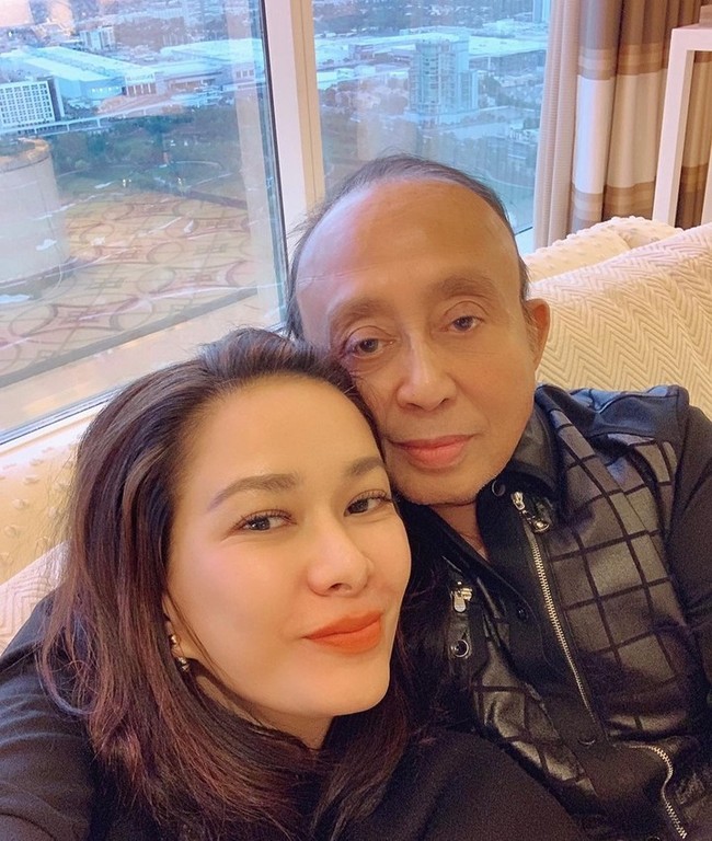 Begini foto Abdul Latief dan Donna ketika tengah bersama. Keduanya masih terlihat kompak dan romantis bukan? Foto: Instagram/@donna.latief