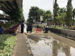 Rob Masih Disedot Pasukan Biru, Jalan RE Martadinata Ditutup Sementara