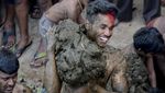 Ada-ada Saja, Aksi Saling Lempar Kotoran Sapi India