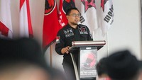 Wanto, yang juga dikenal dengan sebutan Bung Klutuk ini menambahkan, konsolidasi daerah yang dilakukan dalam Rakerda saat ini punya agenda dalam memantapkan kerja-kerja organisasi agar mampu menjadi organisasi pelopor yang tentunya focus penanganannya adalah advokasi, pendampingan dan rekruitmen kepada kaum marhaen. 