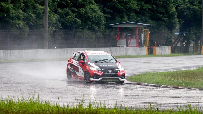 Pebalap Honda Racing Indonesia Avila Bahar Juara Nasional ISSOM 2021