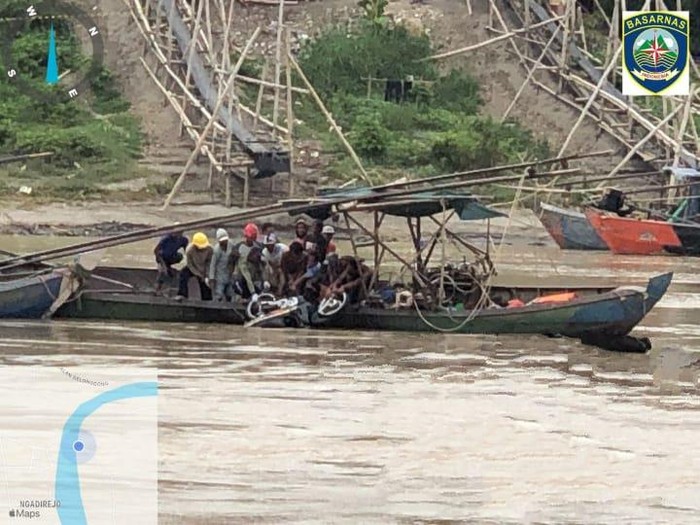 bangkai motor korban perahu tambang tenggelam ditemukan