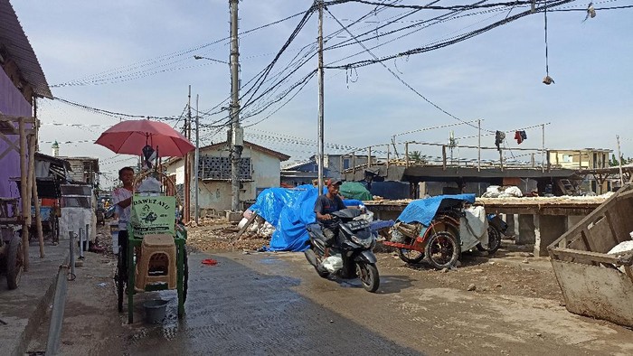 Banjir rob di Jl Dermaga PHPT Pengasinan, Muara Baru, Jakut sudah surut