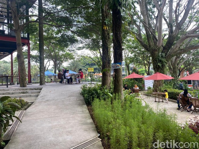 De Resto: Cicip Lontong Kikil dengan Buko Pandan di Resto Asri Bogor