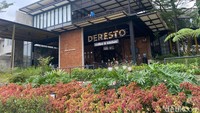 Di De Resto, resto dan kafe ini dikenal sebagai salah satu tempat makan enak di kawasan wisata De Voyage Bogor, yang populer dengan wisata selfie atau taman bertema untuk foto-foto. Foto: detikFood