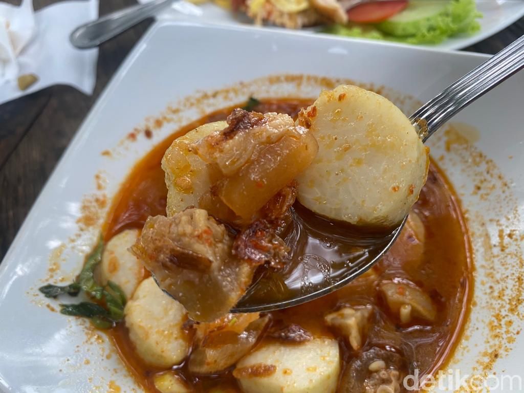 De Resto: Cicip Lontong Kikil dengan Buko Pandan di Resto Asri Bogor