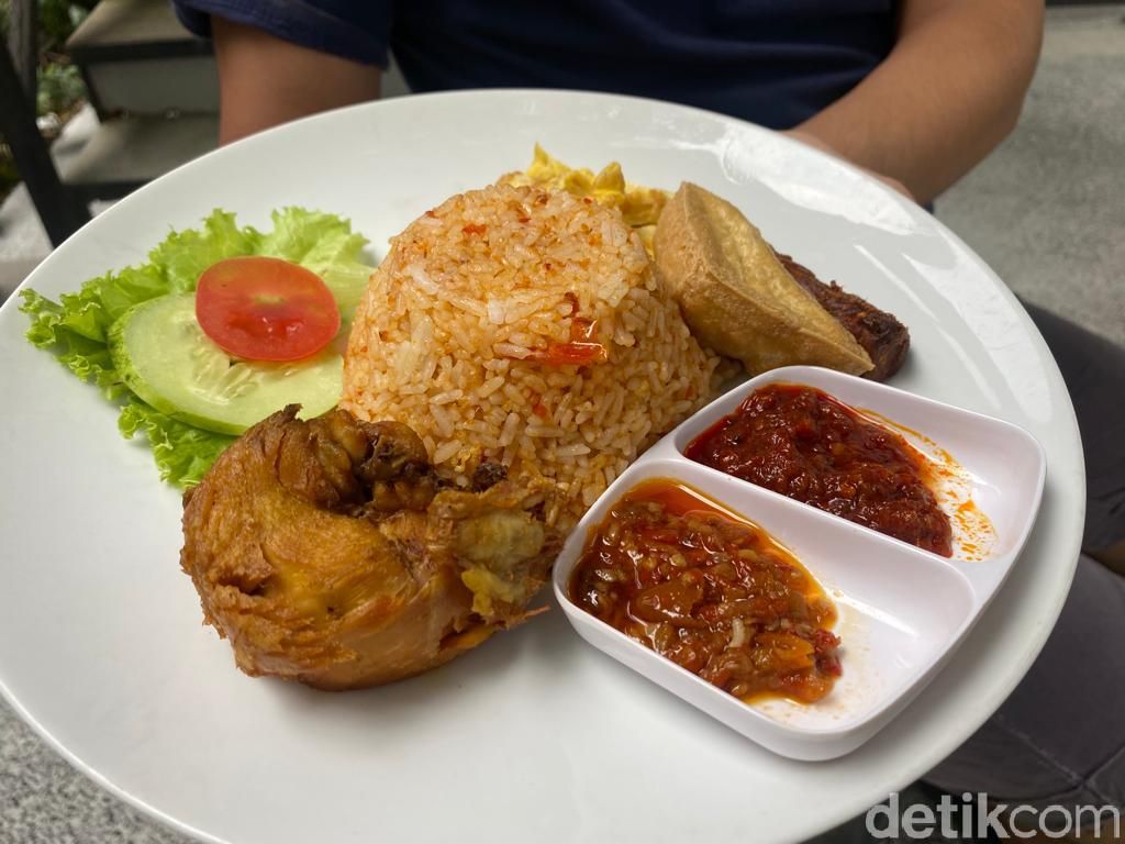 De Resto: Cicip Lontong Kikil dengan Buko Pandan di Resto Asri Bogor