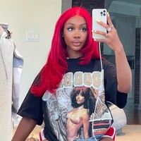 Wanita dengan nama asli Solána Imani Rowe itu pun mengalami islamophobia. “Aku tidak menyadari hal-hal aneh dan canggung sampai saya jauh lebih tua,” akunya. Foto: dok. Instagram/@sza