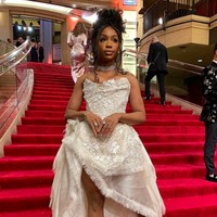 Pelantun ‘Good Days’ itu pun sempat menggunakan hijab semasa kecilnya. Namun dia melepas hijabnya. Foto: dok. Instagram/@sza