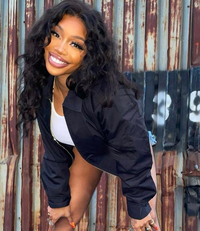 “Aku akan merasa paling nyaman dengan islam selamanya. Itu paling masuk akal bagiku dari (agama) yang lain,” ucap SZA. Foto: dok. Instagram/@sza