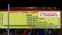 Jika donat biasanya diberi topping yang manis dan legit, penjual donat yang satu ini punya varian yang lebih lengkap. Dukun Donuts walaupun terdengar agak seram tetapi punya varian donat dengan rasa topping manis, asem dan asin jadi satu. Unik bukan? Foto: Istimewa
