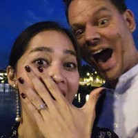 I said yes!!! tulis aktris 31 tahun itu sebagai keterangan foto kepada 5,2 juta pengikutnya. Ia juga memamerkan foto jari manis kirinya yang kini dilingkari sebuah cincin berlian. (Foto: Instagram/@graciaz14)