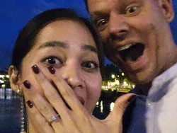 7 Momen Manis Gracia Indri yang Baru Dilamar Pacar Bulenya di Belanda