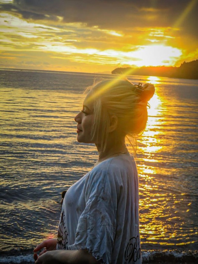 Tugas kamu adalah bersyukur kepada Tuhan karena kalian masih diizinkan untuk hidup dan beraktivitas dengan normal. Tunjukkan kepada banyak orang apa kelebihan kamu! Jangan pernah malu atau insecure dengan diri kamu. Ingat bahwa segala sesuatu hal baik ataupun buruk yang akan terjadi pada hidup kalian itu di mulai dari diri sendiri, dan bukan dari perkataan orang lain. Orang lain hanya akan menambah atau mengurangi semangat yang ada dalam diri kamu, pungkasnya panjang lebar. Foto: Dok. pribadi Herolena Beroperay.