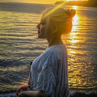 Tugas kamu adalah bersyukur kepada Tuhan karena kalian masih diizinkan untuk hidup dan beraktivitas dengan normal. Tunjukkan kepada banyak orang apa kelebihan kamu! Jangan pernah malu atau insecure dengan diri kamu. Ingat bahwa segala sesuatu hal baik ataupun buruk yang akan terjadi pada hidup kalian itu di mulai dari diri sendiri, dan bukan dari perkataan orang lain. Orang lain hanya akan menambah atau mengurangi semangat yang ada dalam diri kamu, pungkasnya panjang lebar. Foto: Dok. pribadi Herolena Beroperay.