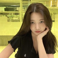 Jenny eks DIA awalnya termasuk dalam line up GFRIEND dan terpilih sebagai salah satu visual. GFRIEND pun awalnya dibentuk dengan tujuh personel. Namun, Jenny memilih untuk hengkang dari Source Music dan bergabung dengan MBK Entertainment. Foto: dok Instagram yulleda