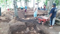 Keempat candi tersebut yakni satu candi induk yang ditemukan dalam penggalian tahun 2016 dan tiga candi perwara dalam penggalian tahun 2021 ini. Masing-masing diperkirakan memiliki ukuran yang sama yaitu 5,5x5,5 meter.