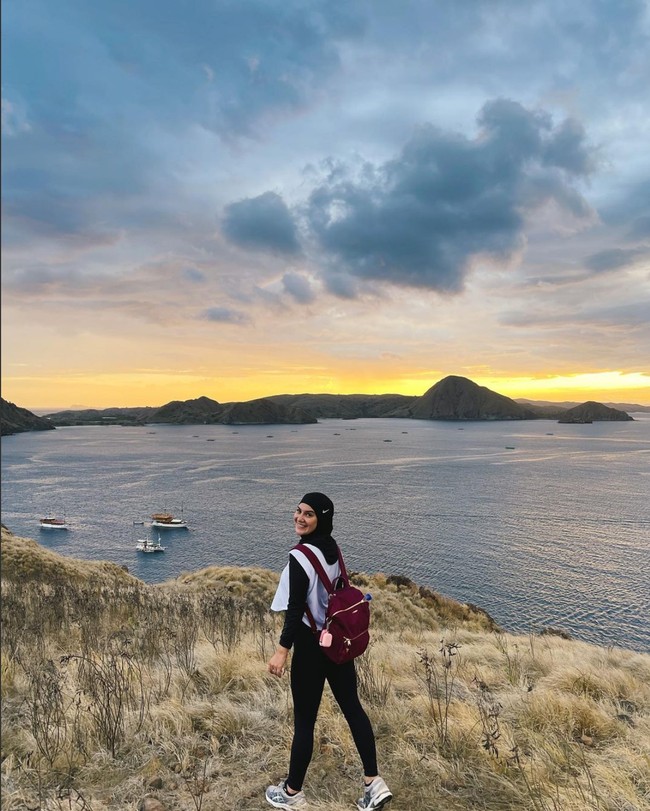 “Ada (turun-red) 10 kg. Aku ke dokter, dokter gizi. Jaga pola makan demi kesehatan,” katanya dalam wawancara dengan media di sela-sela menghadiri pengajian jelang pernikahan Ria Ricis. Foto: Dok. Instagram Irish Bella