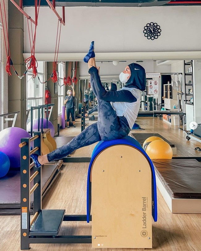 Irish Bella melahirkan bayinya yang berjenis kelamin laki-laki pada 18 September 2020. Tidak lama setelah melahirkan, Irish kembali berolahraga demi menurunkan berat badannya. Foto: Dok. Instagram Irish Bella