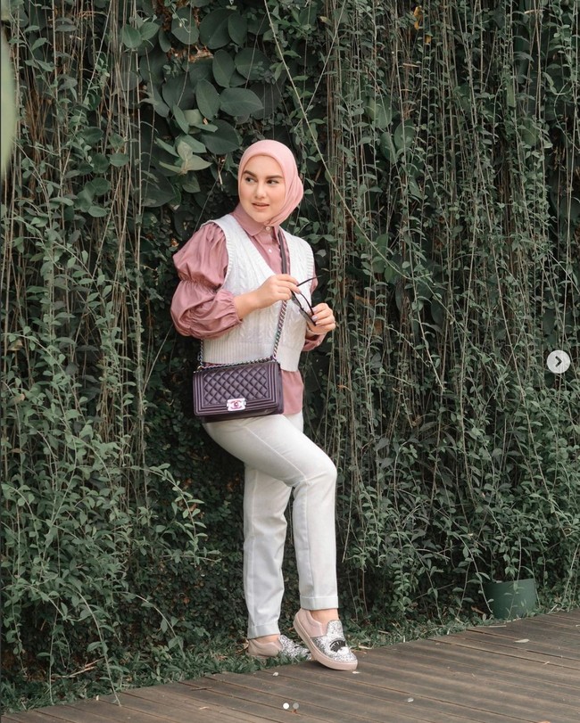 Kini Irish Bella berbagi kabar tentang penurunan berat badannya. Dia mengaku berat badannya sudah turun banyak, bahkan seperti sebelum hamil. Foto: Dok. Instagram Irish Bella