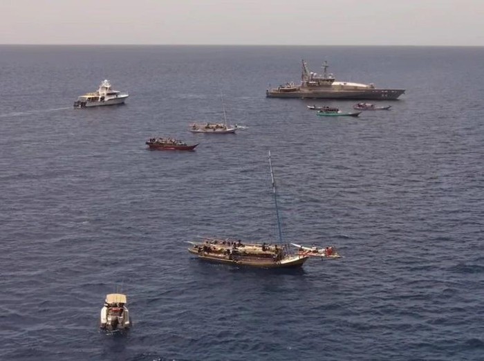 The patrol boat HMAS Larrakia joins other Australian fisheries authority vessels in intercepting illegal boats off Australias north-west coast.(Supplied: Australian Border Force)