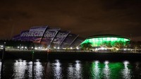 Pembuat video mapping ini adalah seniman sekaligus fotografer JR yang kerap memasang gambar foro hitam-putih di lokasi publik.  Foto: Getty Images for #ProjectingChan/Jeremy Sutton-Hibbert
