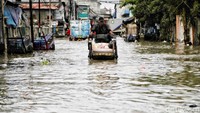 Banjir rob ini terjadi setiap tahunnya di pesisir Jakarta Utara.