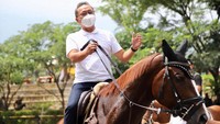 Zulhas menunggangi kuda yang diberi nama Kanaan.