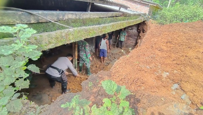 longsor di trenggalek