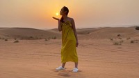 Namun Lyodra Ginting tidak cuma bermain pasir di Dubai. Foto: Instagram Lyodra Ginting