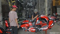 Untuk membuat satu buah replika robot berukuran 2,5 meter hingga 3 meter membutuhkan 5 motor.