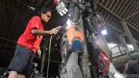 Proses pengerjaan dilakukan sedetail mungkin.