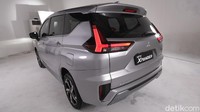 Lanjut ke bagian belakang, tampilan Xpander baru ini juga semakin sangar. Kini Xpander dibekali dengan lampu belakang model baru yang lebih modern, Mitsubishi menyebutnya dengan ‘New LED Rear Combination Lamp’. Foto: Muhammad Hafizh Gemilang