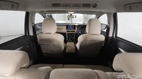 Masuk ke kabinnya, suasanya Xpander terbaru ini tak jauh beda dengan yang lama. Namun Mitsubishi memberikan pilihan warna baru untuk interiornya, sehingga kini ada dua pilihan kombinasi warna yaitu Black & Brown dan juga Black Dark Beige. Foto: Muhammad Hafizh Gemilang
